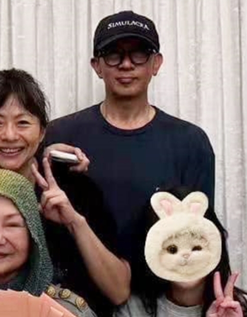 搭机获女粉丝安慰 具俊晔：真的很谢谢