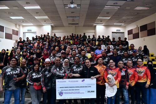 摩托车俱乐部筹2.5万 捐UPSI罹难学生家属