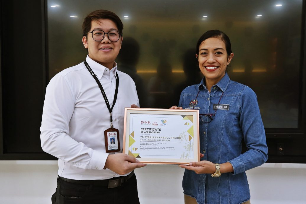 支持学生阅报计划 斯丽娜赞助5校星洲