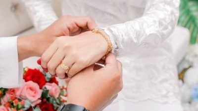 少年上传合照公开“我的人” 少女妈妈反对早恋冲上门逼婚