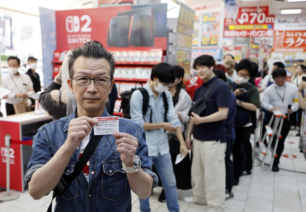新一代任天堂“Switch 2”全球发售 多地店前玩家排长龙