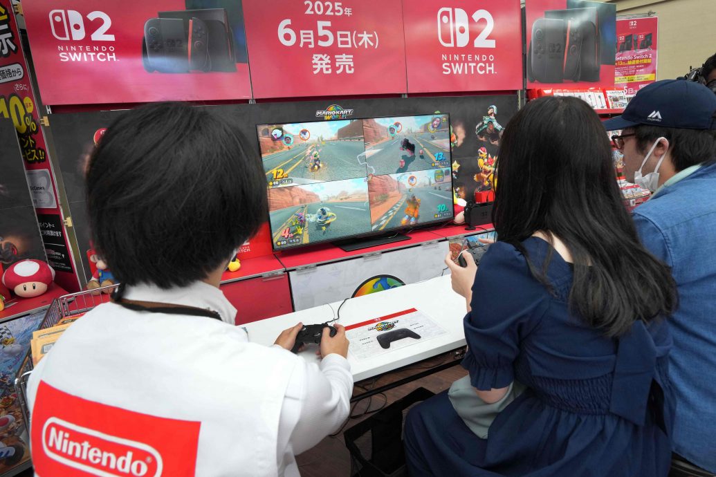 新一代任天堂“Switch 2”全球发售 多地店前玩家排长龙