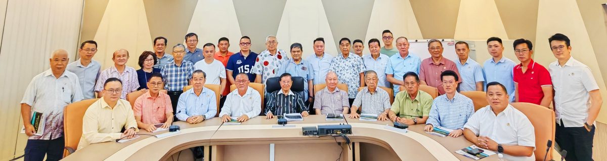 早报头//大都会:巴生中华独中赞助人大会,李登基与拿督王鸿兴,当选董事长及署理董事长