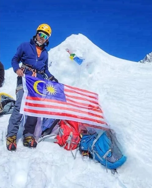 暖势力：62岁长者成功征服世界最高峰——珠穆朗玛峰