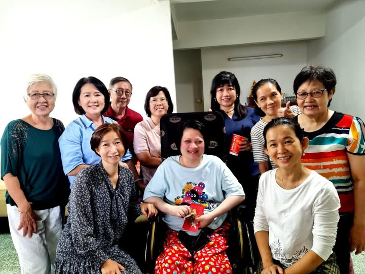 患病失明瘫痪19年，心态依旧开朗