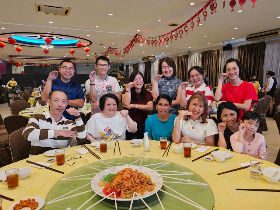 患病失明瘫痪19年，心态依旧开朗