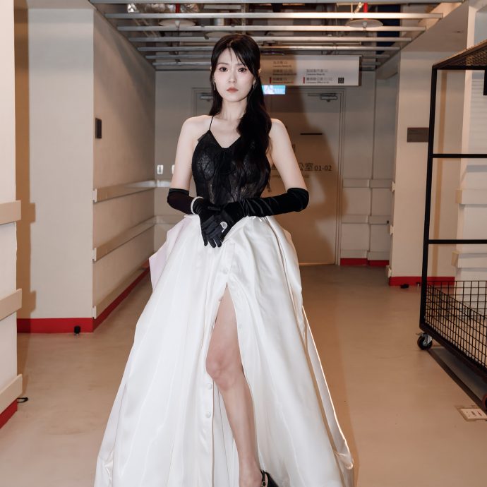 曹雅雯才剃平头伴父抗癌　68岁爸爸昨不幸病逝