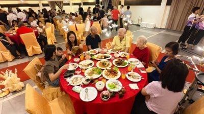 曼绒客家公会庆端午 男女老少齐传承节庆