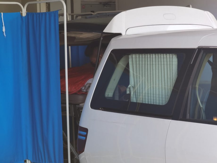 未上网/全国/船难夫妇死者遗体被领出