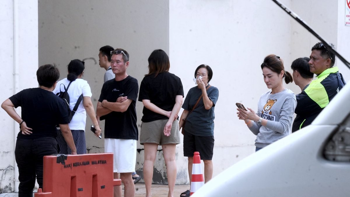 未上网/全国/船难夫妇死者遗体被领出