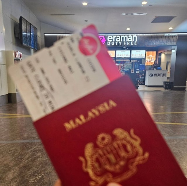 机场安检区劝阻拍视频被呛 女子淡定回复“你拍吧”男子下场惨了