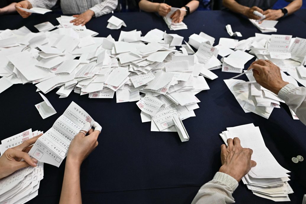 李在明出口民调大胜金文洙 选情中心爆欢呼声