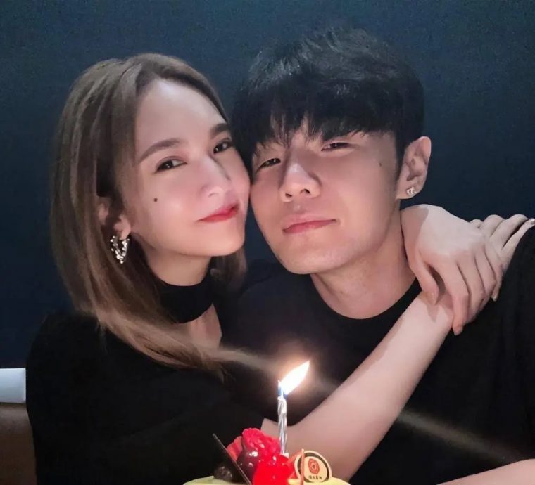 李荣浩“卡通夫妻合照”整点放闪 杨丞琳生日甜喊害羞