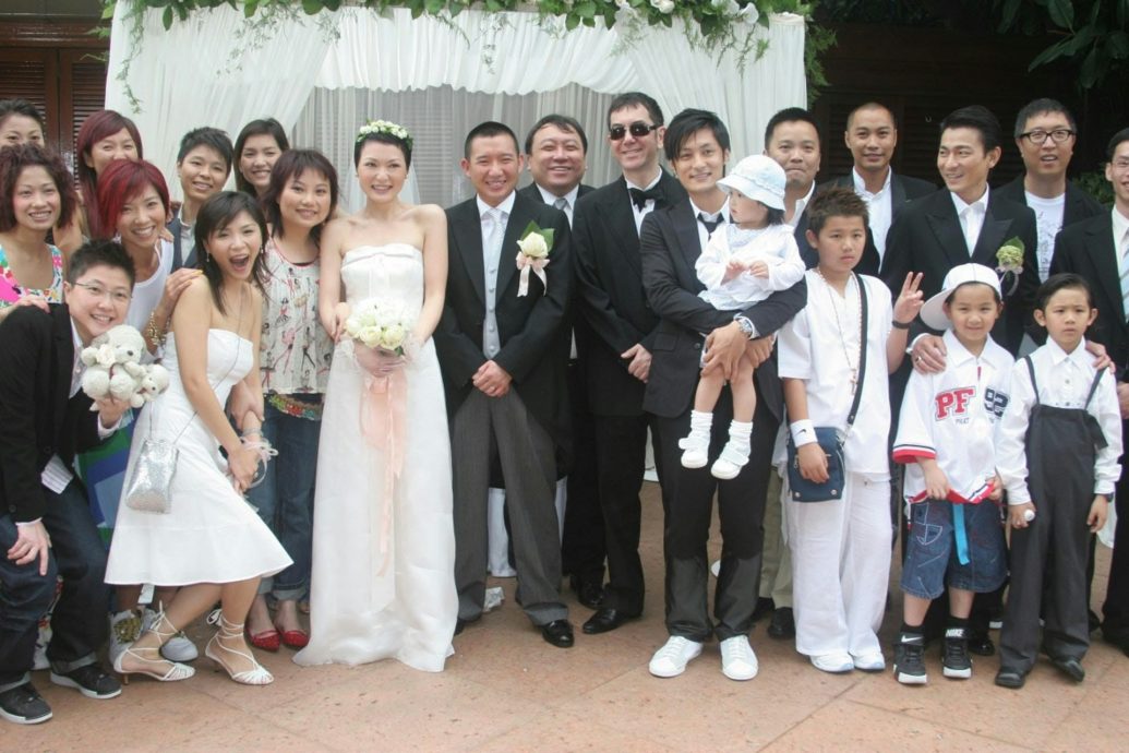 杜汶泽晒昔日伴郎团合照 感慨仅一人保持联络