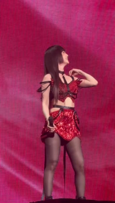 杨丞琳5年世巡划句点 叹“经历人生高低潮”台上泪崩