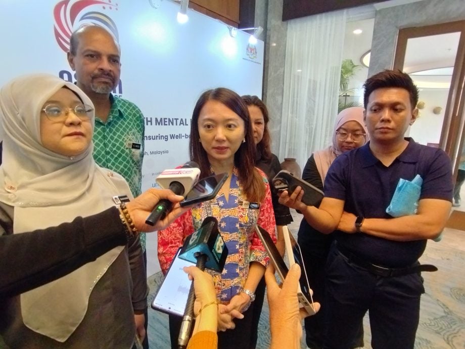 杨巧双吁多方携手应对青年心理健康挑战