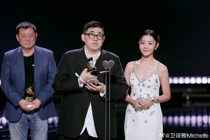 林保怡获颁“年度实力演员” 约剧组看大结局庆祝	