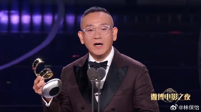 林保怡获颁“年度实力演员” 约剧组看大结局庆祝	