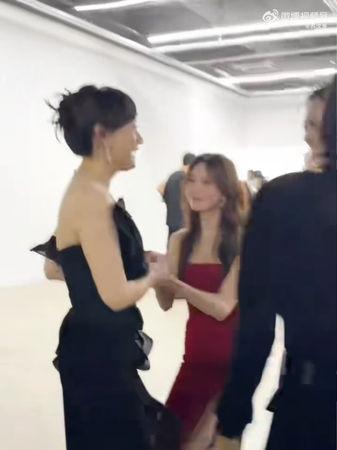  林志玲向孙俪行礼 她1反应惹议