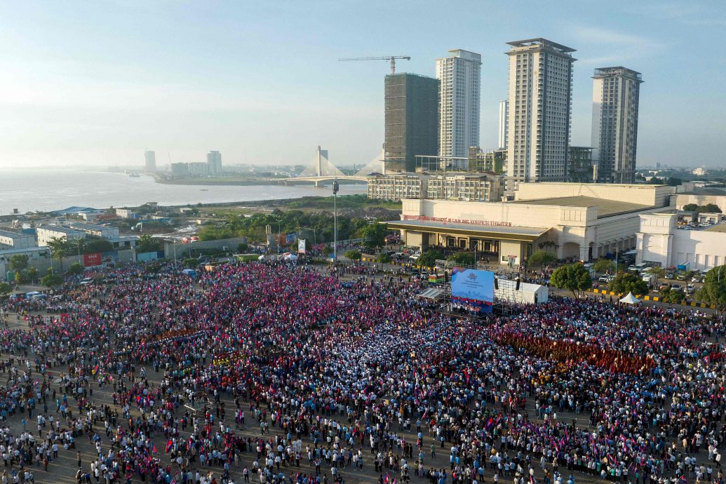 柬埔寨人民走上街头游行 力挺政府维护国家领土