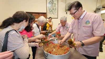 森福建会馆芙东天宫庆端午| 去年学裹粽 今年当师傅 文化传承不“粽”断