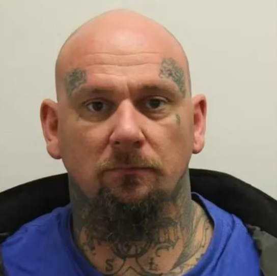 母亲狠开数枪  魔爪中救出女儿