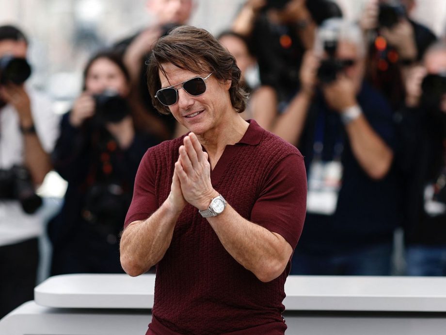 汤告鲁斯挑战高难度火焰跳伞 重跳16次创世界纪录