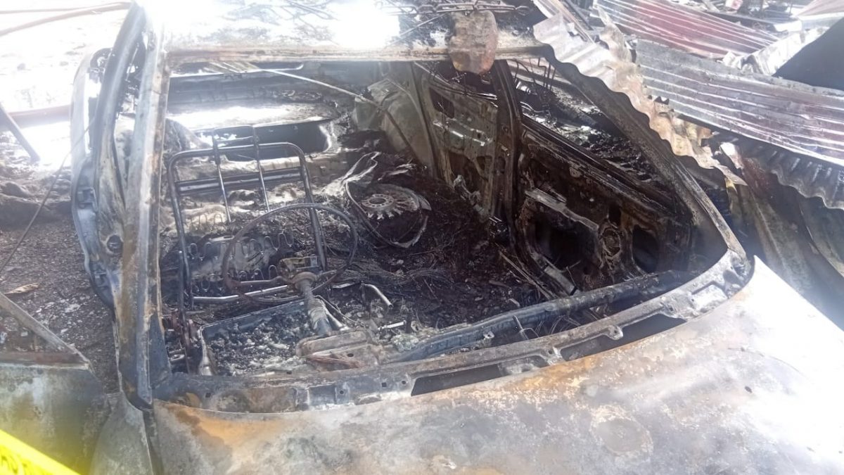 汽车维修店火灾 店面轿车各烧毁70%及50%