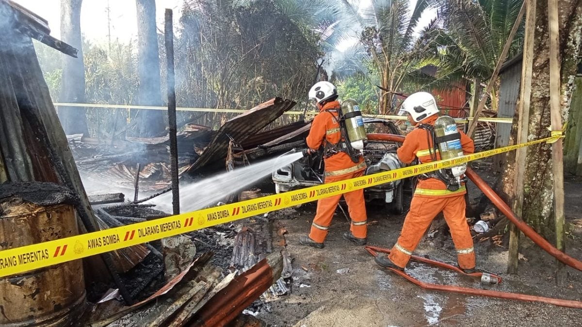 汽车维修店火灾 店面轿车各烧毁70%及50%