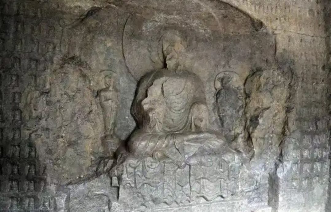 河南水库水位下降见“千佛石窟” 1043尊佛像全“无头”