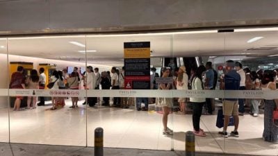 泊车卡线上付款皆失灵 隆商场停车系统大当机惹众怒