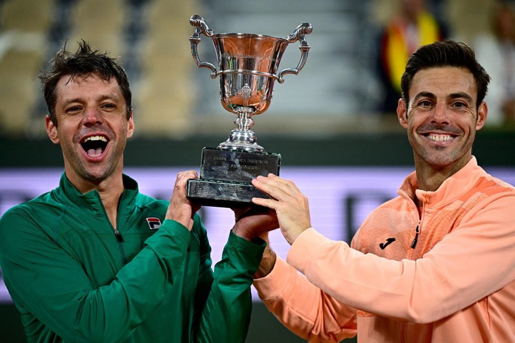 法国网球公开赛| 格拉诺勒斯联手泽巴罗斯  首夺法网男双冠军