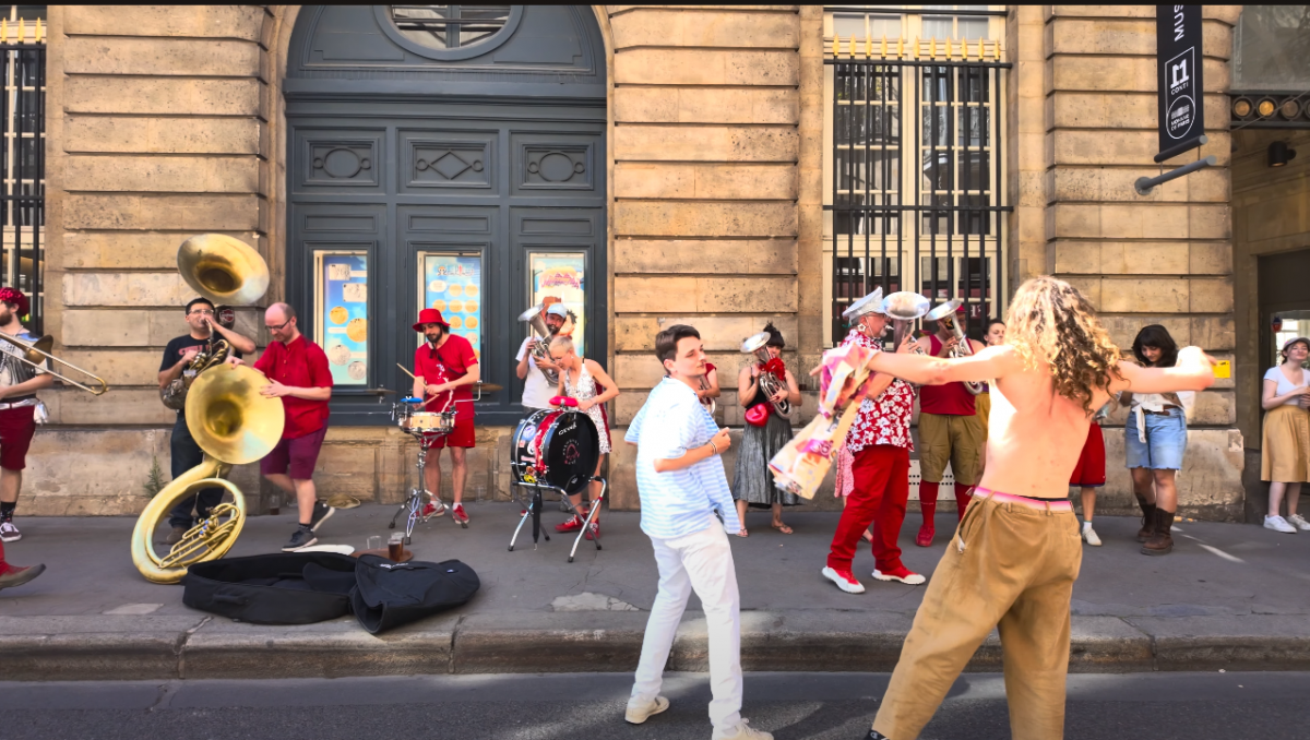 法国音乐节逾百人遭针扎 警方拘留12名嫌疑人