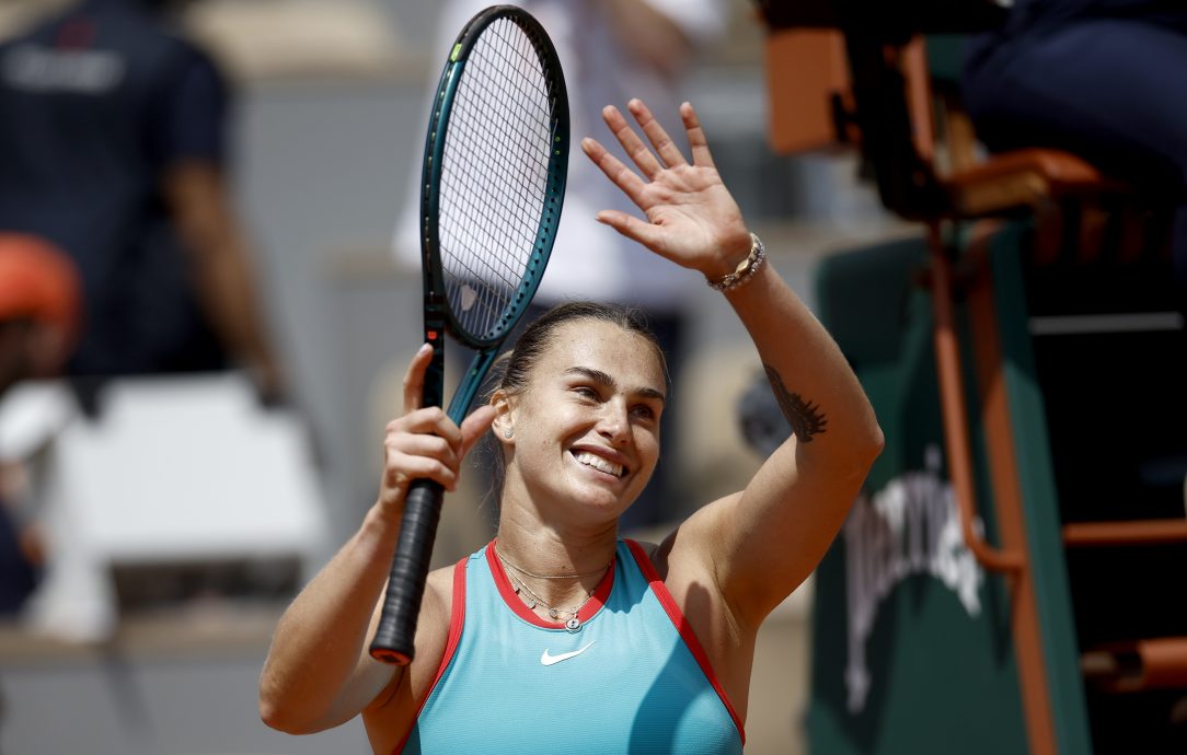 法网|成功“翻山”后又遭萨巴伦卡复仇  郑钦文遗憾止步8强