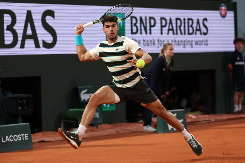 法网|成功“翻山”后又遭萨巴伦卡复仇  郑钦文遗憾止步8强