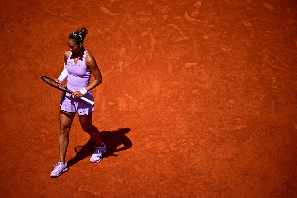 法网|成功“翻山”后又遭萨巴伦卡复仇  郑钦文遗憾止步8强