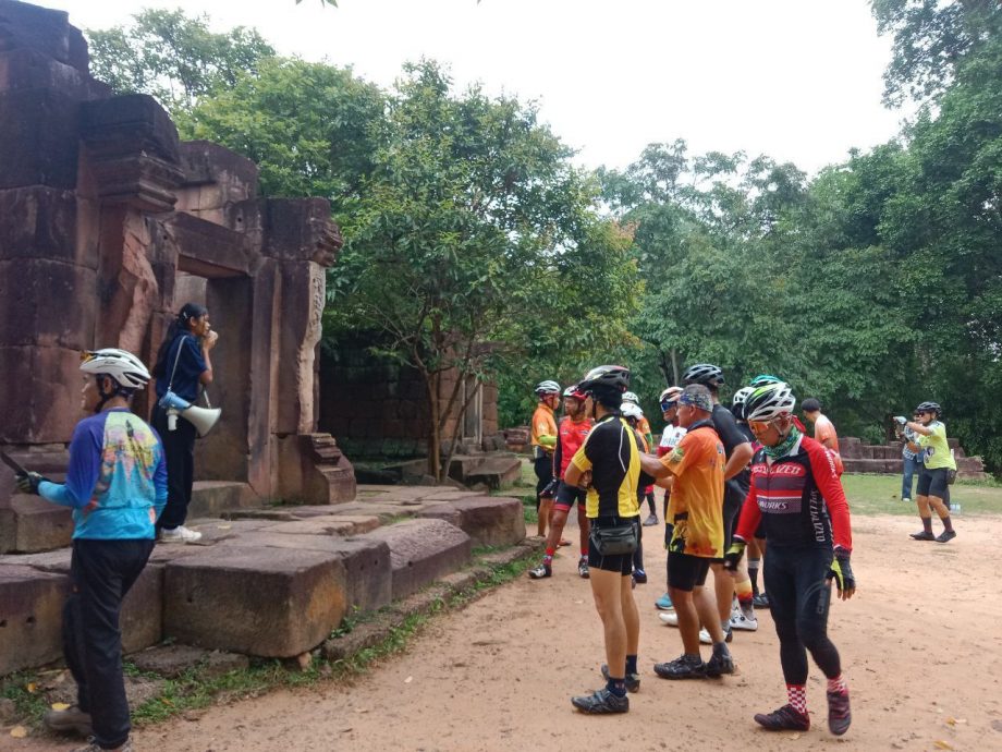 泰军带脚车骑士参观争议古寺 柬军指违反协议