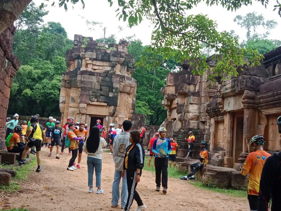 泰军带脚车骑士参观争议古寺 柬军指违反协议