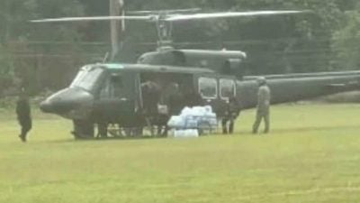 泰军机机械故障 迫降野外空地