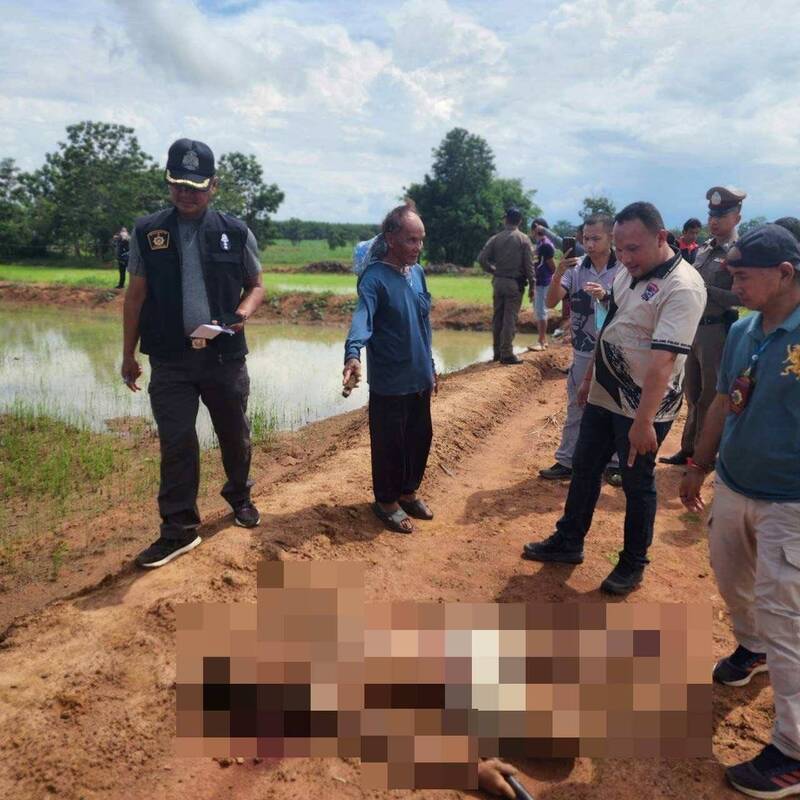 泰国八旬阿公亲手枪杀毒虫孙子 大批村民包围警局声援