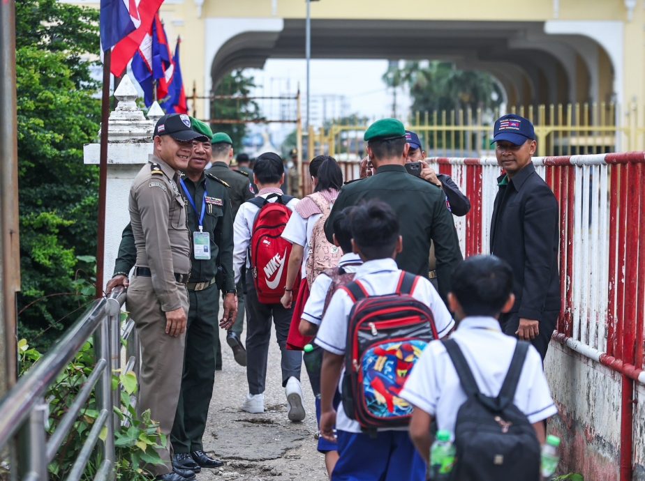 泰开放早晚通道 特准柬学生通关求学