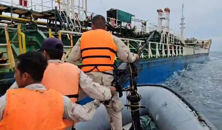泰油轮闯入西港海域 遭柬海军驱逐