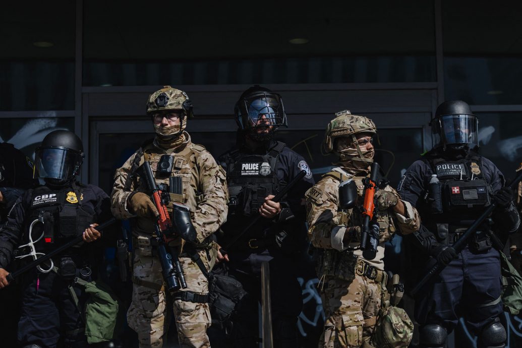 洛杉矶动乱  特朗普和纽森分别可以调动的武装力量是哪些？