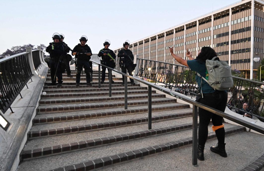 洛杉矶多人违反宵禁 警方正展开搜捕