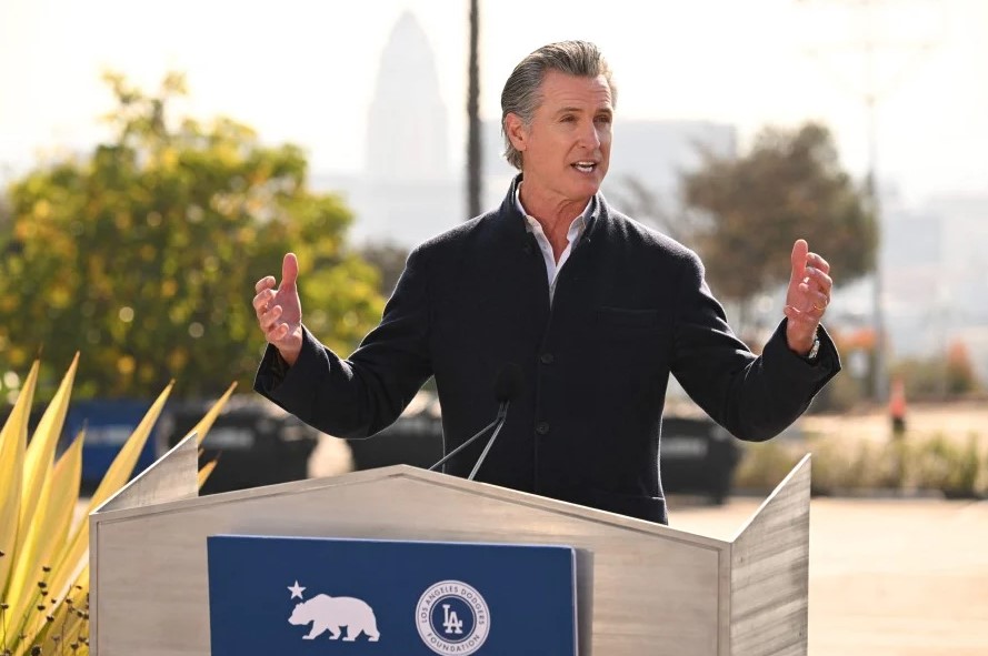 洛杉矶大动荡 加州“明日之星”州长能力备受考验