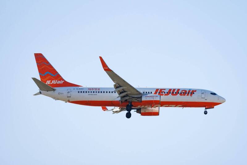 济州航空女乘客机上分娩! 落地急送医“婴儿不幸夭折”