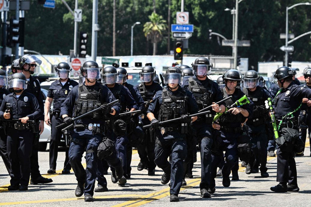 海军陆战队抵洛杉矶　特朗普：到“和平”出现才撤离