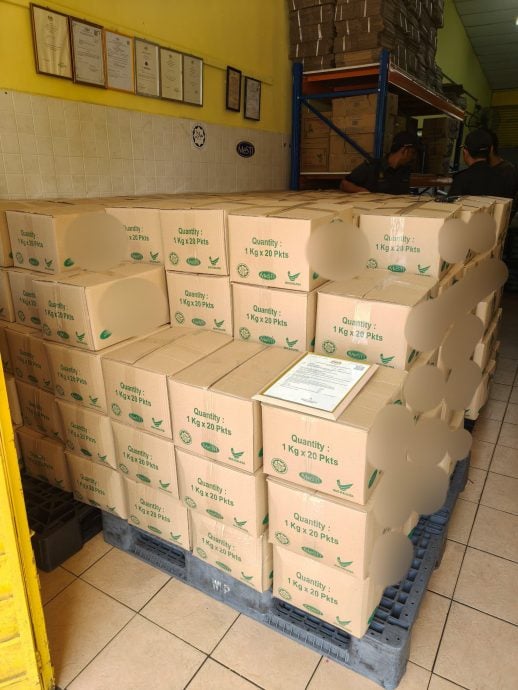 涉非法用清真标志 充公包装厂1.4万食用油