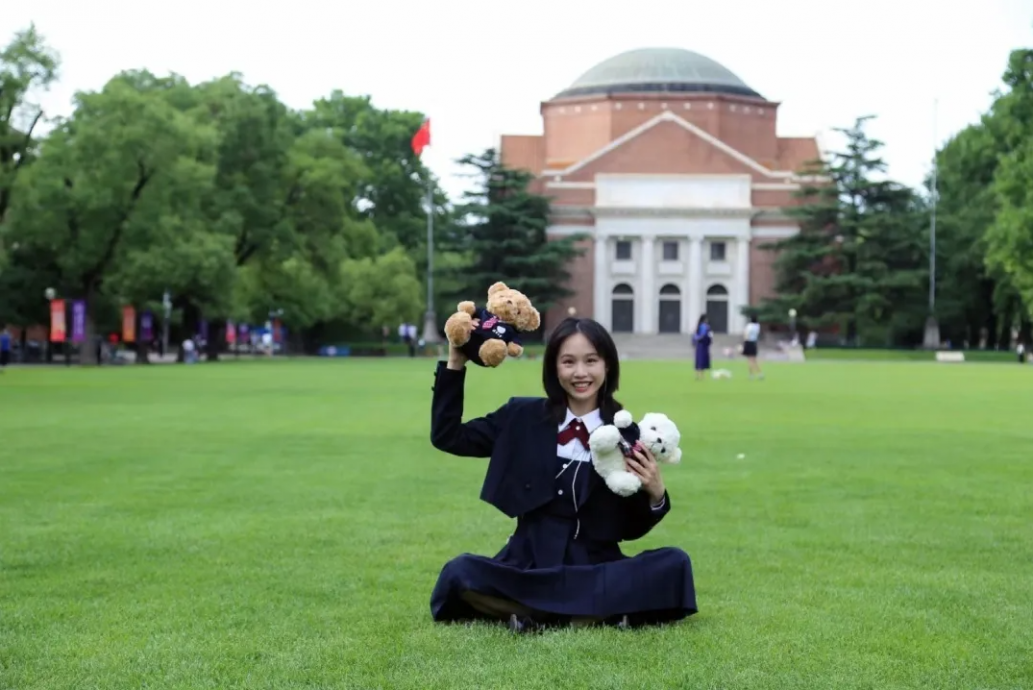 清大女硕士毕业后改行当纹绣师！月薪高惟母亲超不爽