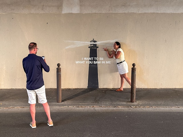 灯塔在哪里？　神秘涂鸦大师班克西新作引起粉丝大举搜寻